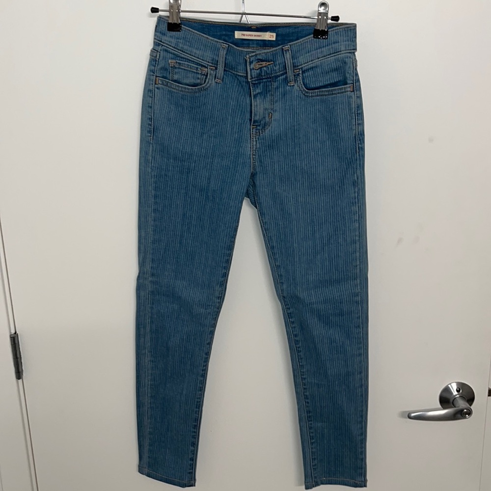 Never worn skinny Levi denim